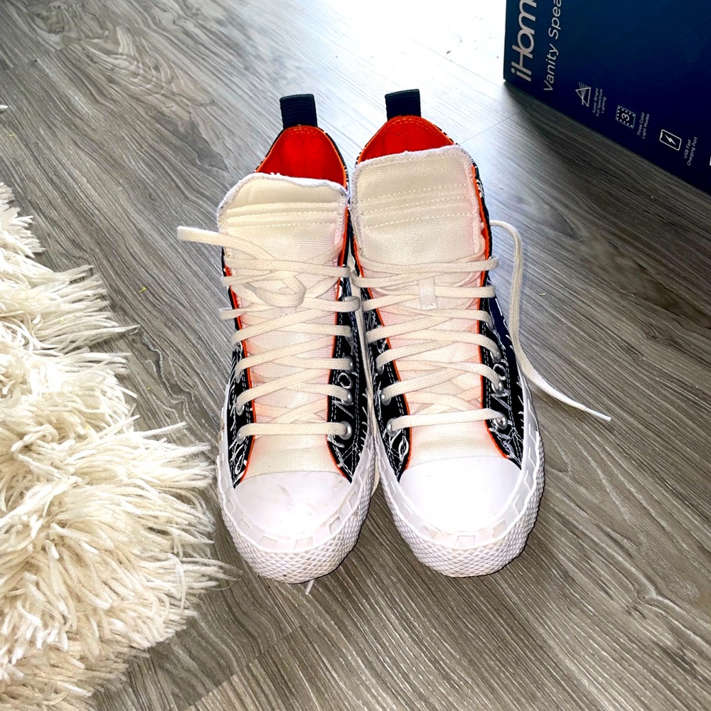 Men’s Converse (Not a Chuck Black) size : 8 Used